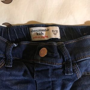 Gil’s Abercrombie pull in jeggings